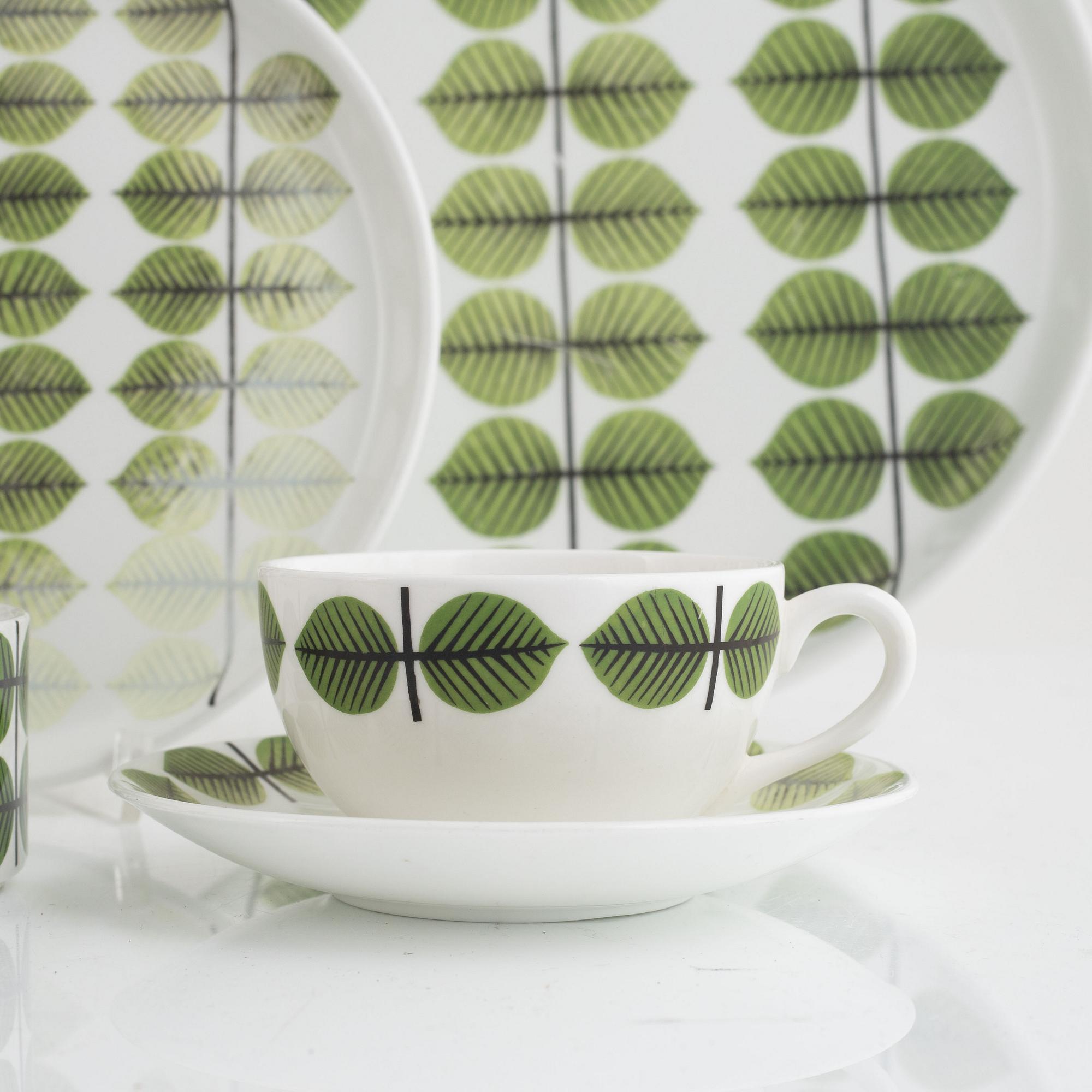 Stig Lindberg, a 59-piece creamware "Berså" dinner service, Gustavsberg, 1961-74.