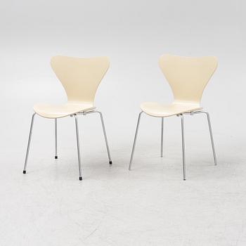 Arne Jacobsen, stolar 6 st, "Sjuan", Fritz Hansen, daterade 2002.