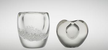 KONSTGLAS, 2 st, Kaj Franck, sodaglas resp. Timo Sarpaneva 3557 "Hjärtat", Iittala.