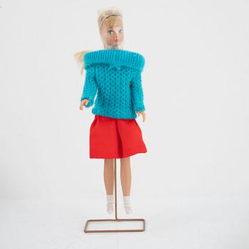 Barbie, dockor, 3 st, samt accessoarer och vinylgarderob, Mattel, 1960-tal.