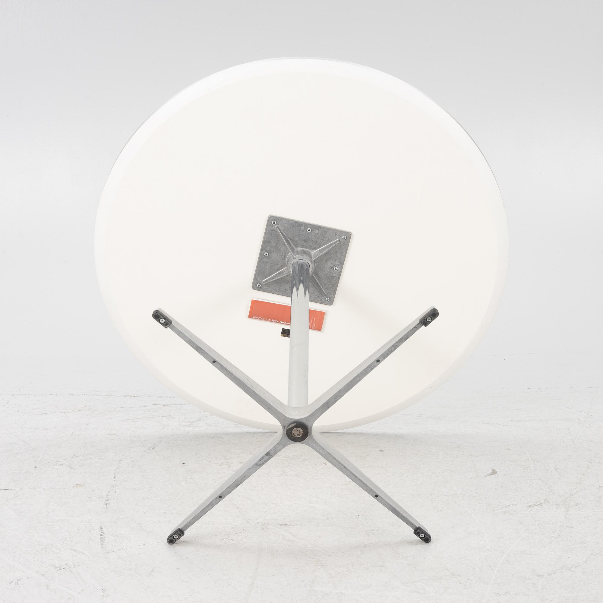 Arne Jacobsen, matbord, Fritz Hansen, Danmark, 2010.