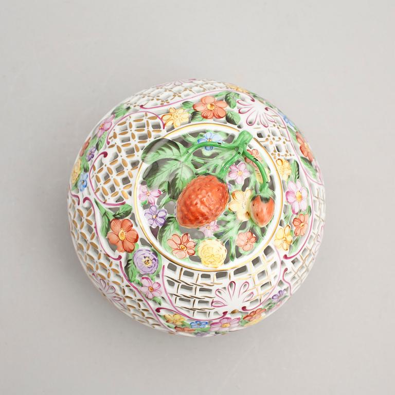 GALLERSKÅL, porslin Herend, Ungern, 1900-tal.