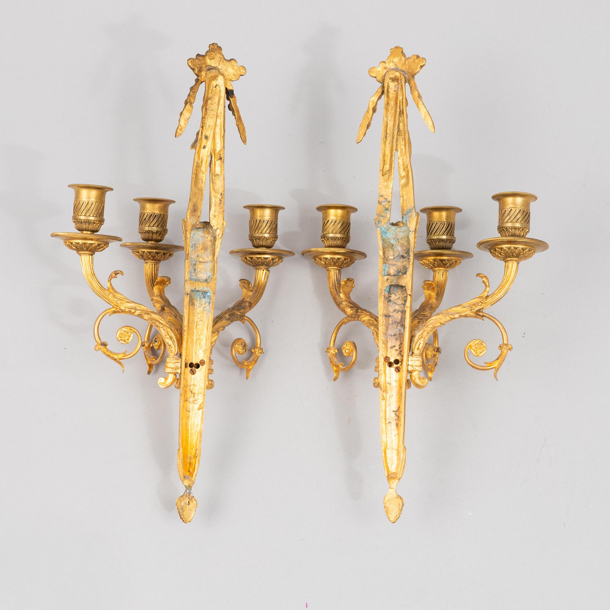 A pair of wall lights, Louis XVI style, end of the 19th Century.