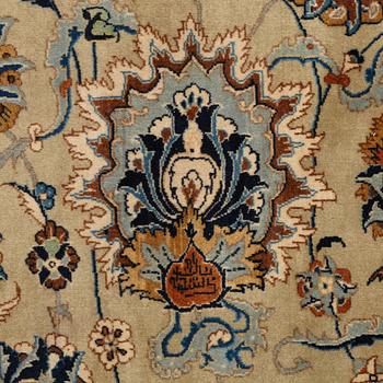 A carpet, Old Kashan, ca 421,4 x 322,5 cm.