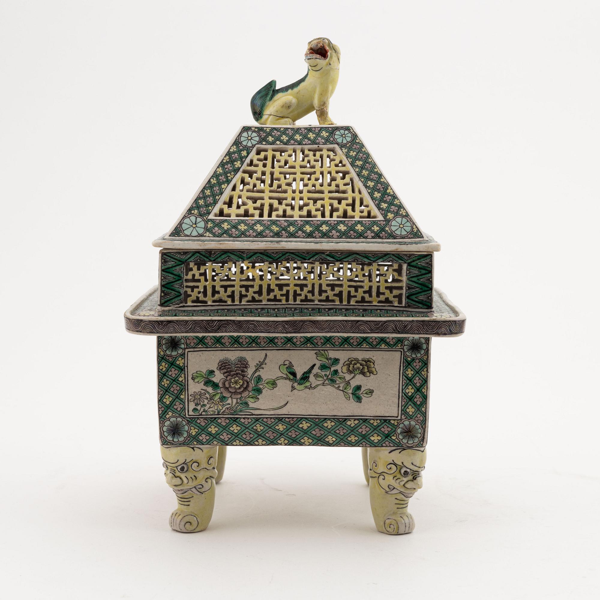 A Chinese bisquit porcelain sencer, 20th century.