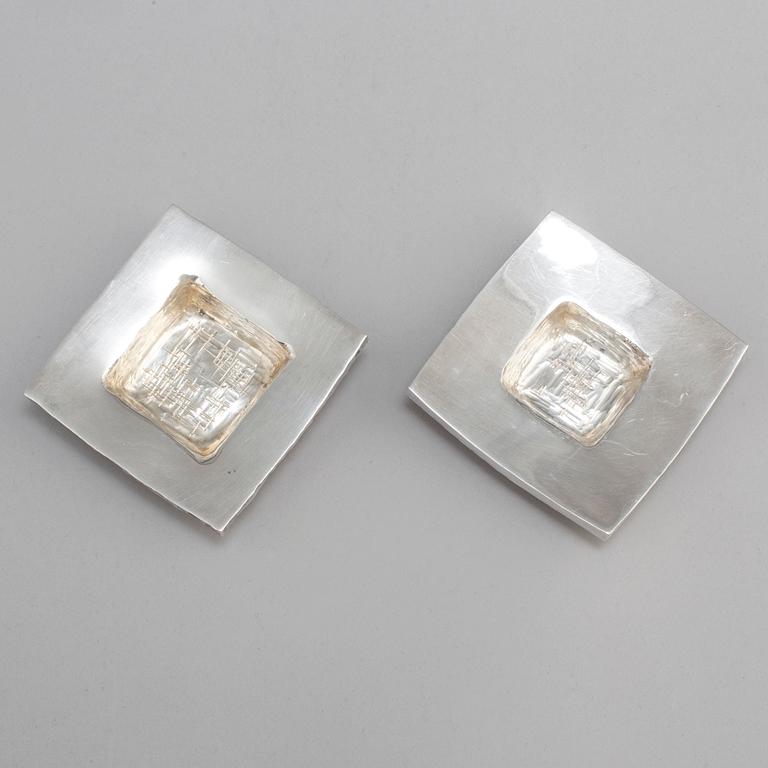 REY URBAN, REY URBAN, a pair of similar sterlingsilver bowls, Stockholm 1974 och 1981.