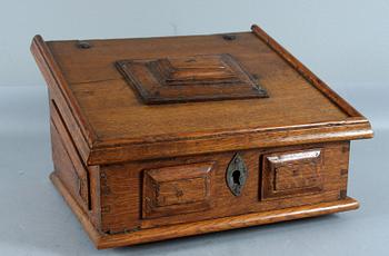 SKRIVSCHATULL, ek, 1700/1800-tal.