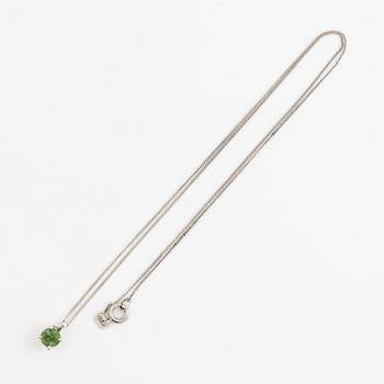 Necklace 14K white gold with green tourmaline.