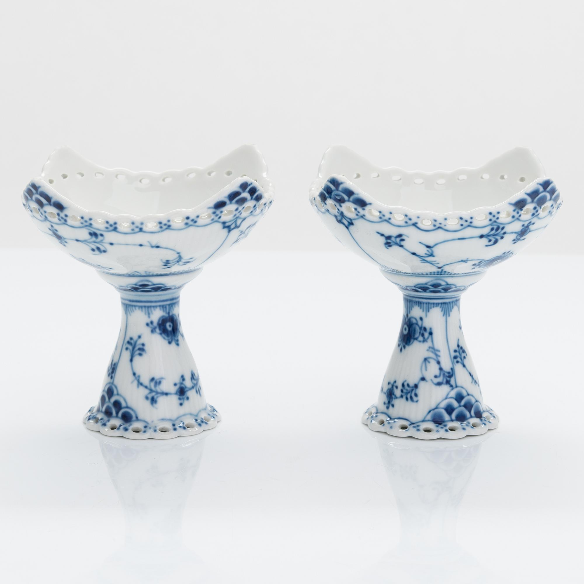 A 31-piece Royal Copenhagen 'Musselmalet' porcelain coffee set.