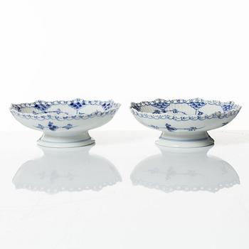 Te- och kaffeservis, 57 delar, porslin, "Musselmalet", Royal Copenhagen, Danmark.