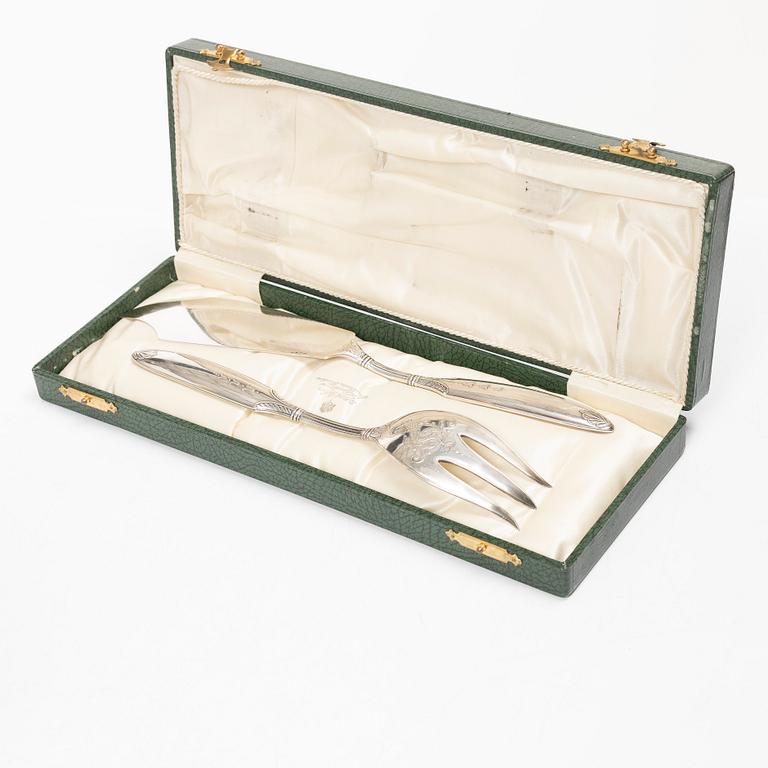 W.A. Bolin, A pair of Swedish silver serving utensils in case, Stockholm 1919.