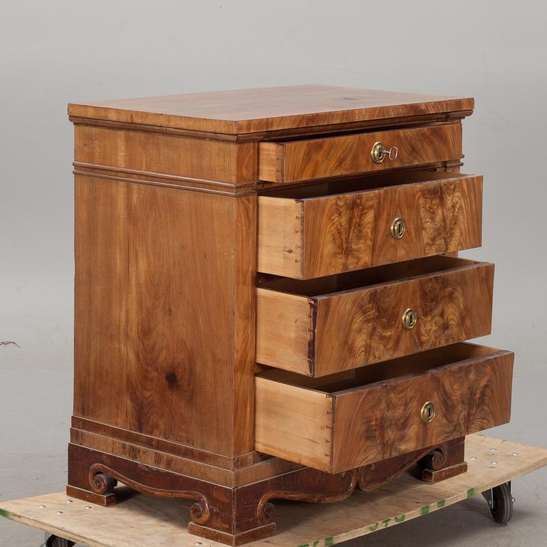 BYRÅ, empirestil, 1800-1900-tal.