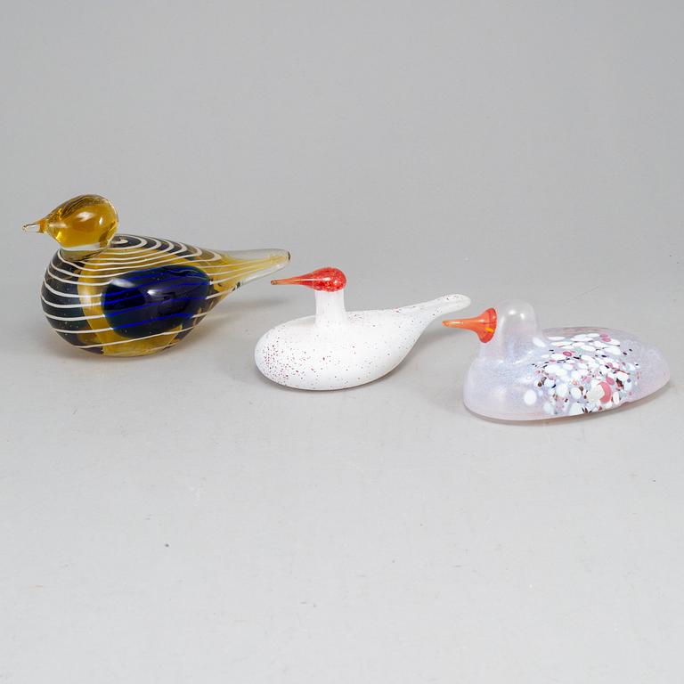 Three glass birds, incl. Bertil Vallien, Kosta.