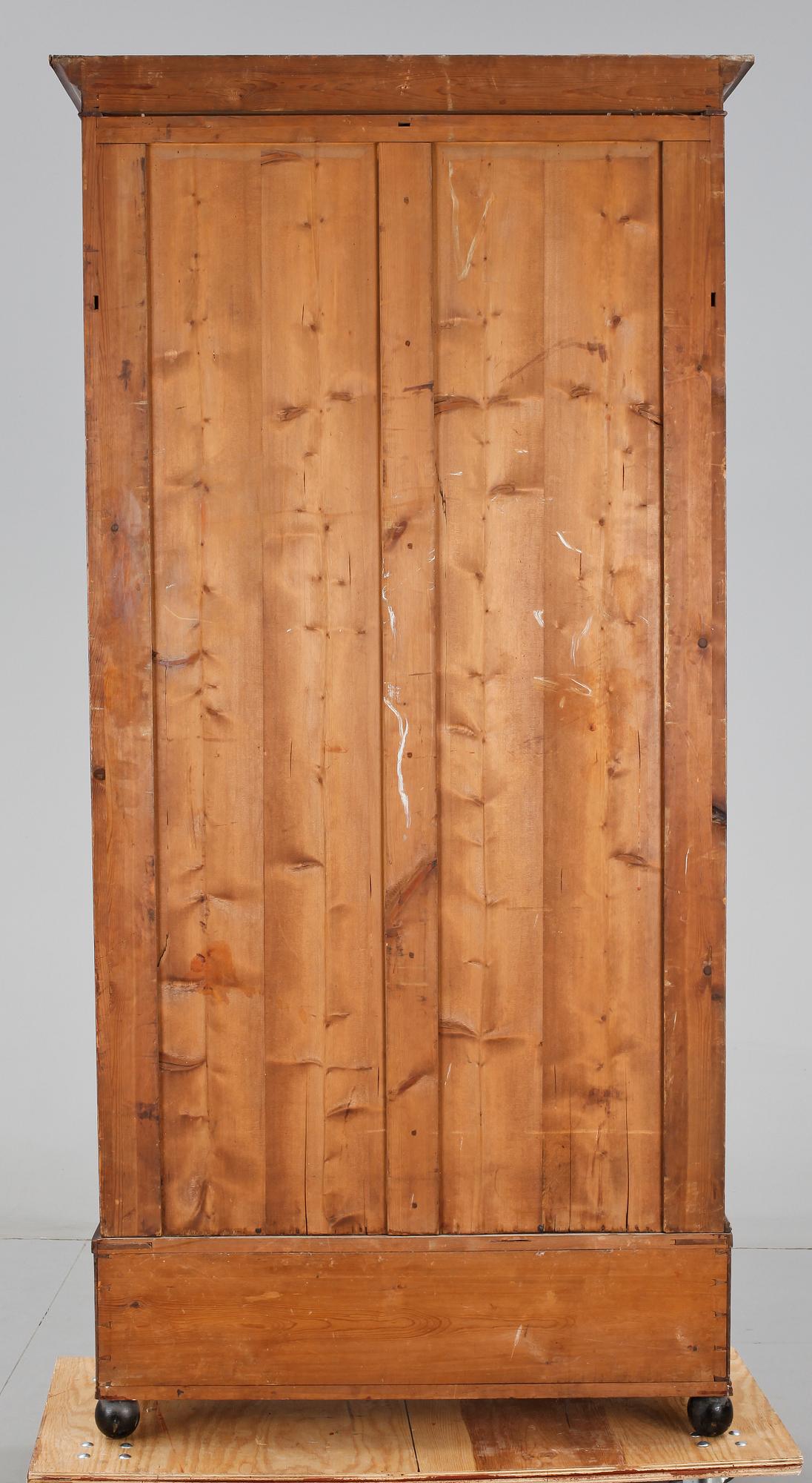 KLÄDSKÅP, Karl Johan-stil, 1900-talets början.