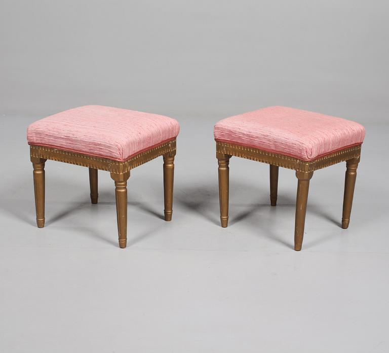 TABURETTER, ett par, 1800-tal.