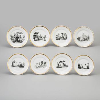 A SET OF EIGHT ENGLISH PORCELAIN PLATES, first half of the 19th century.