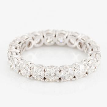 Ring, full eternity, 18K white gold set with fancy-cut diamonds.