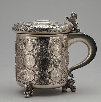 DRYCKESKANNA, silver, Danmark 1800-tal. Barock-stil. Fantasistämplar. Vikt ca 1933 gram.