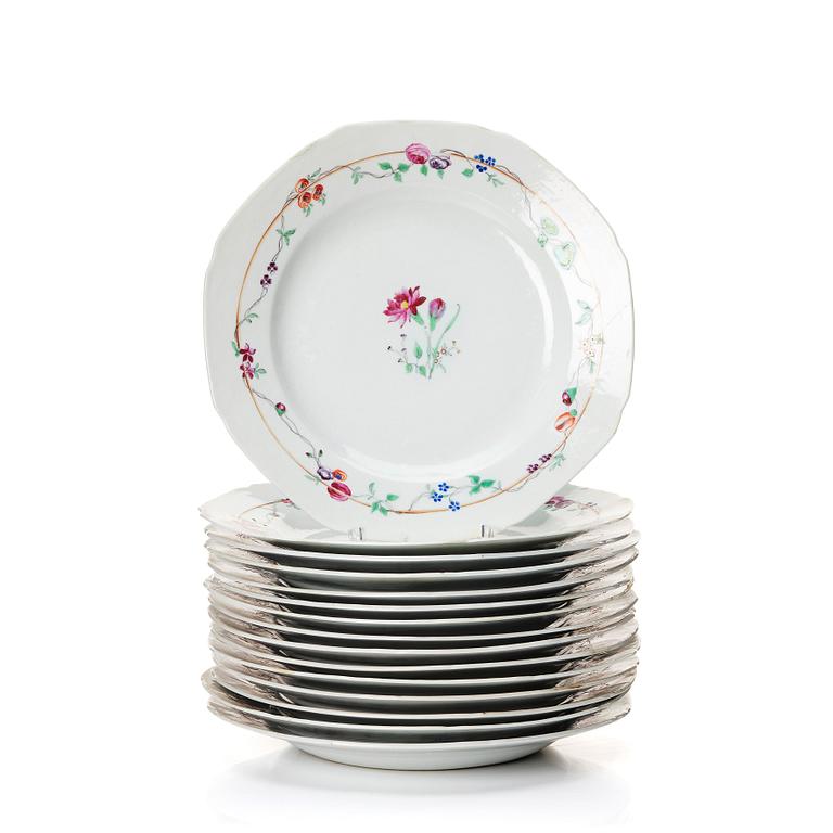 A set of 15 famille rose dinner plates, Qing dynasty, Qianlong (1736-95).