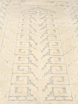 Märta Måås-Fjetterström, A CARPET, "Vita spetsporten", knotted pile in relief, ca 242,5 x 168,5 cm, signed AB MMF.