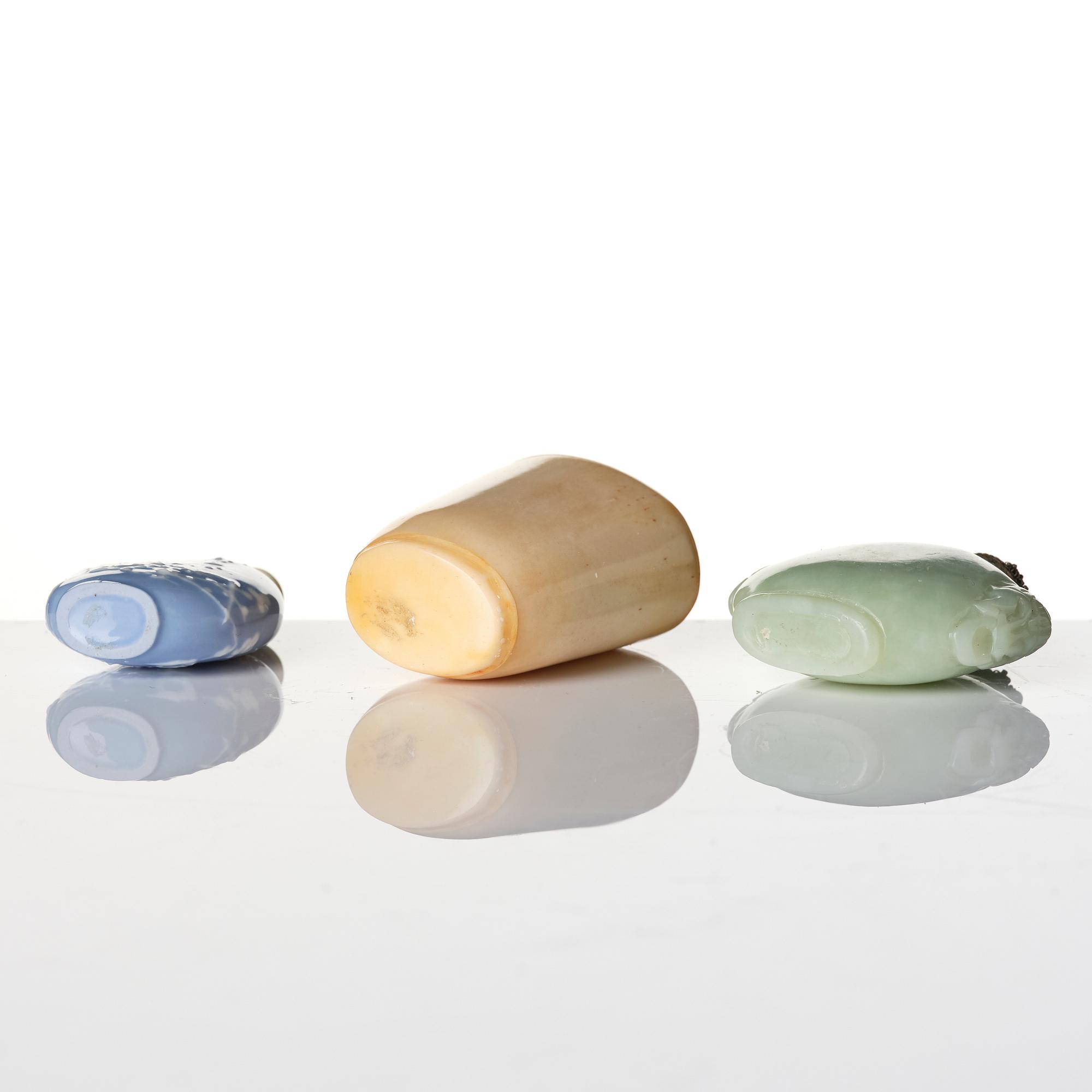 A group of three Chinese snuffbottles, stone, glass and bone, late Qing dynasty / around 1900.