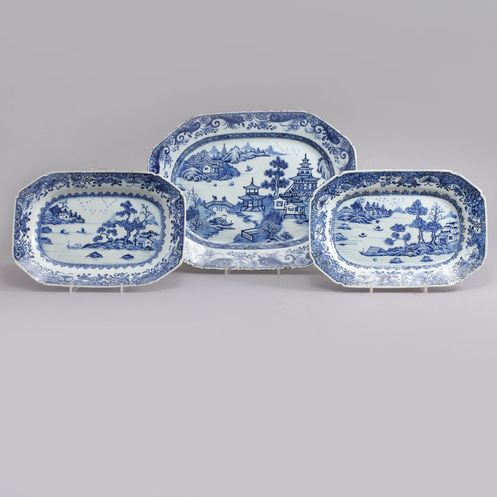 UNDERFAT, 2 st samt STEKFAT, porslin, Kina, 1700-tal.