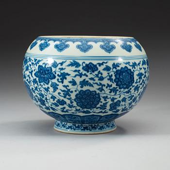 VAS, porslin. Qing dynastin, med Daoguangs sigillmärke och period (1821-1850).