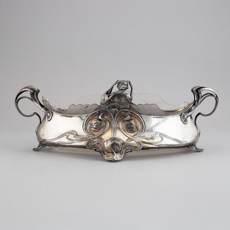An Art Nouveau early 20th century silver plate jardinière.