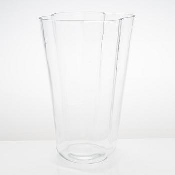 Alvar Aalto, a 1980s '3032' vase for Iittala.