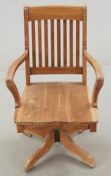 SKRIVBORDSSTOL, 1900-talets början.