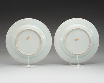 A pair of famille rose dishes, Qing dynasty Qianlong (1736.95).