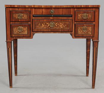 POUDREUSE MED TILLHÖRANDE TABURETT, Frankrike, Louis XVI, 1700-talets andra hälft.