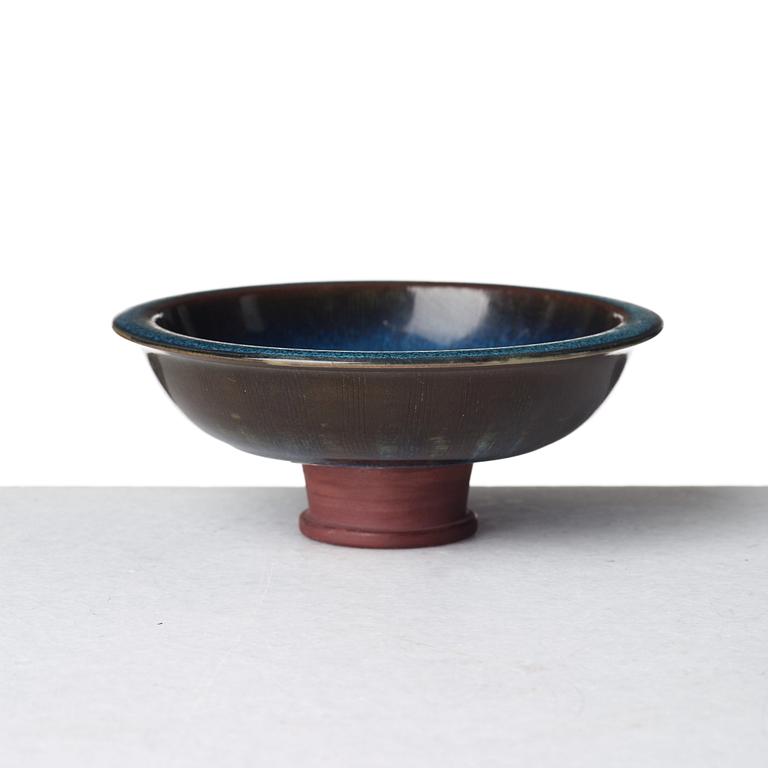 Wilhelm Kåge, urna med lock samt skål på fot, "Farsta", Gustavsbergs studio, bl a 1956.