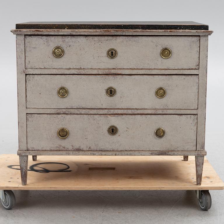A Gustavian chest of drawers, circa 1800.