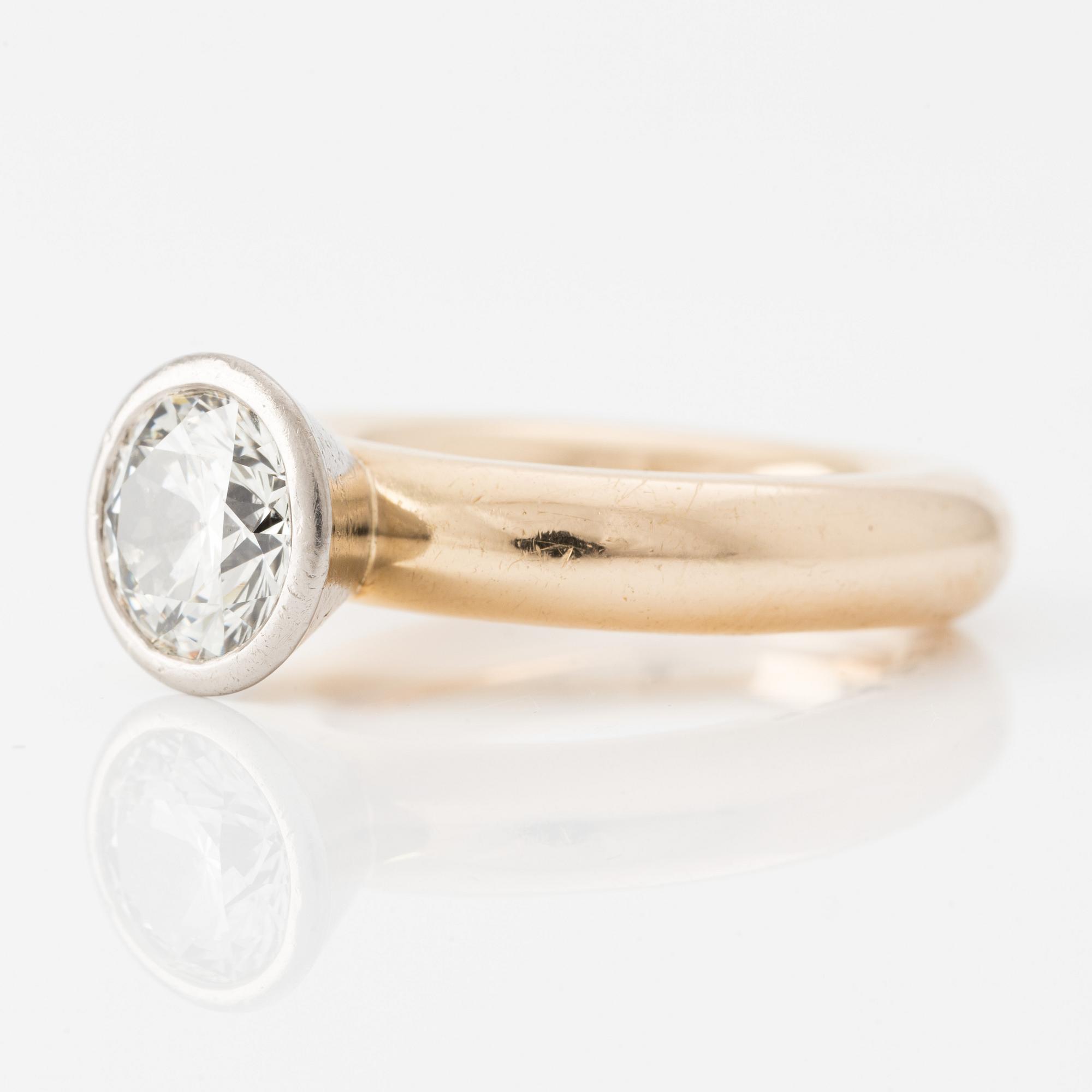 Ring, Mikael Persson Carling, 18K gold with brilliant-cut diamond, approx. 2.50 ct.