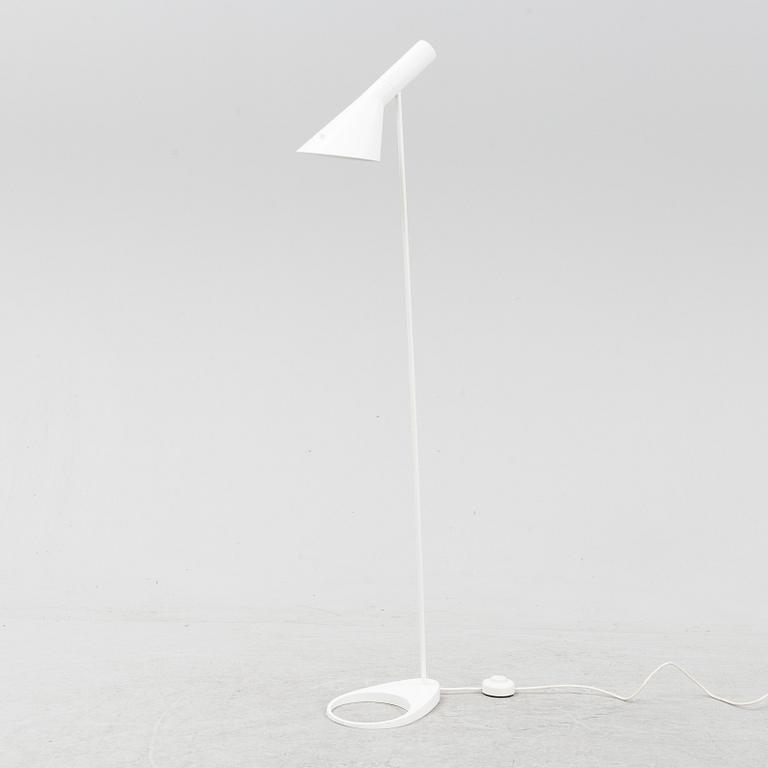 Arne Jacobsen, golvlampa, "AJ", Louis Poulsen, Danmark.