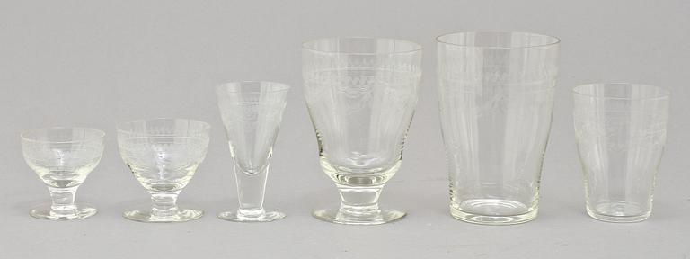 GLASSERVIS, 64 delar,  1900-talets andra kvartal.