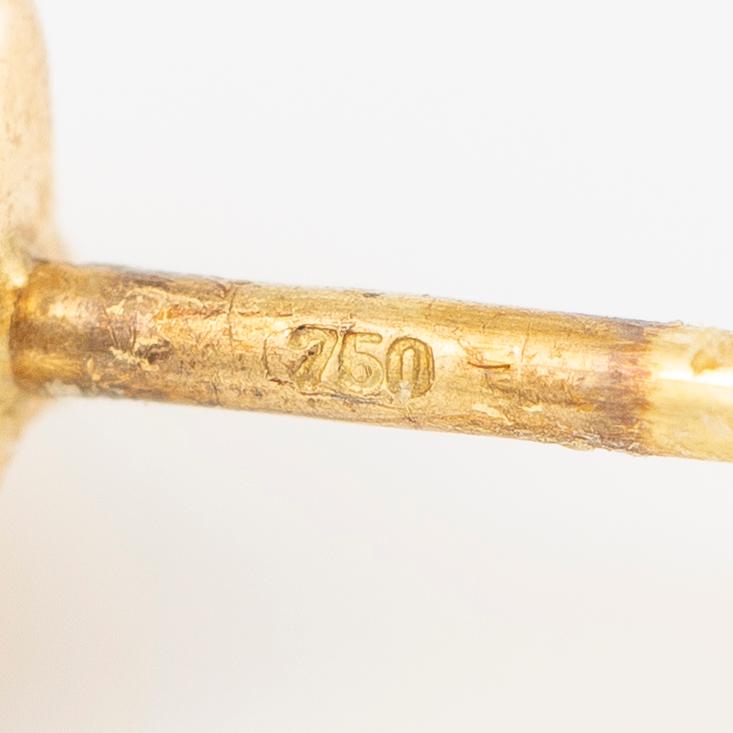 Earrings, a pair, 18K gold with brilliant-cut diamonds.