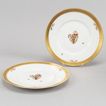 81 pieces, Royal Copenhagen , Denmark.