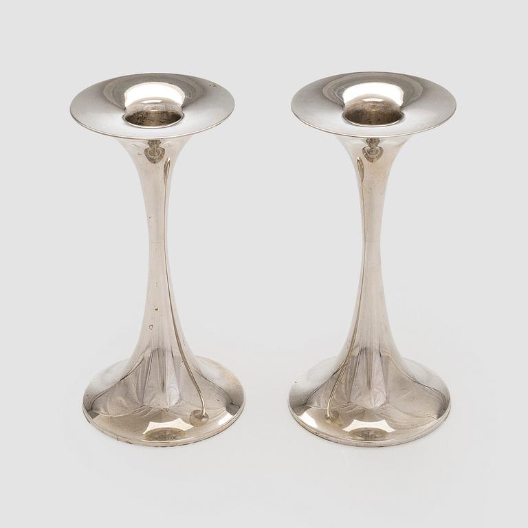 Tapio Wirkkala, ljusstakar, ett par, silver, "Trumpetti", Kultakeskus, Tavastehus 2001.