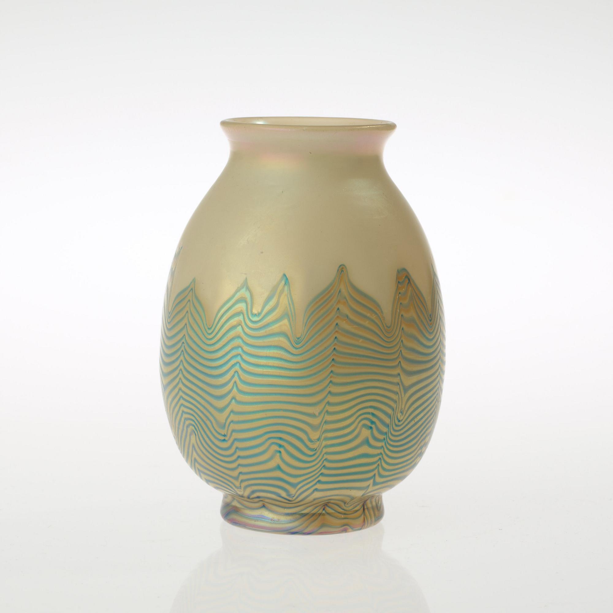 An opalescent glass vase, Loetz, 1920's.