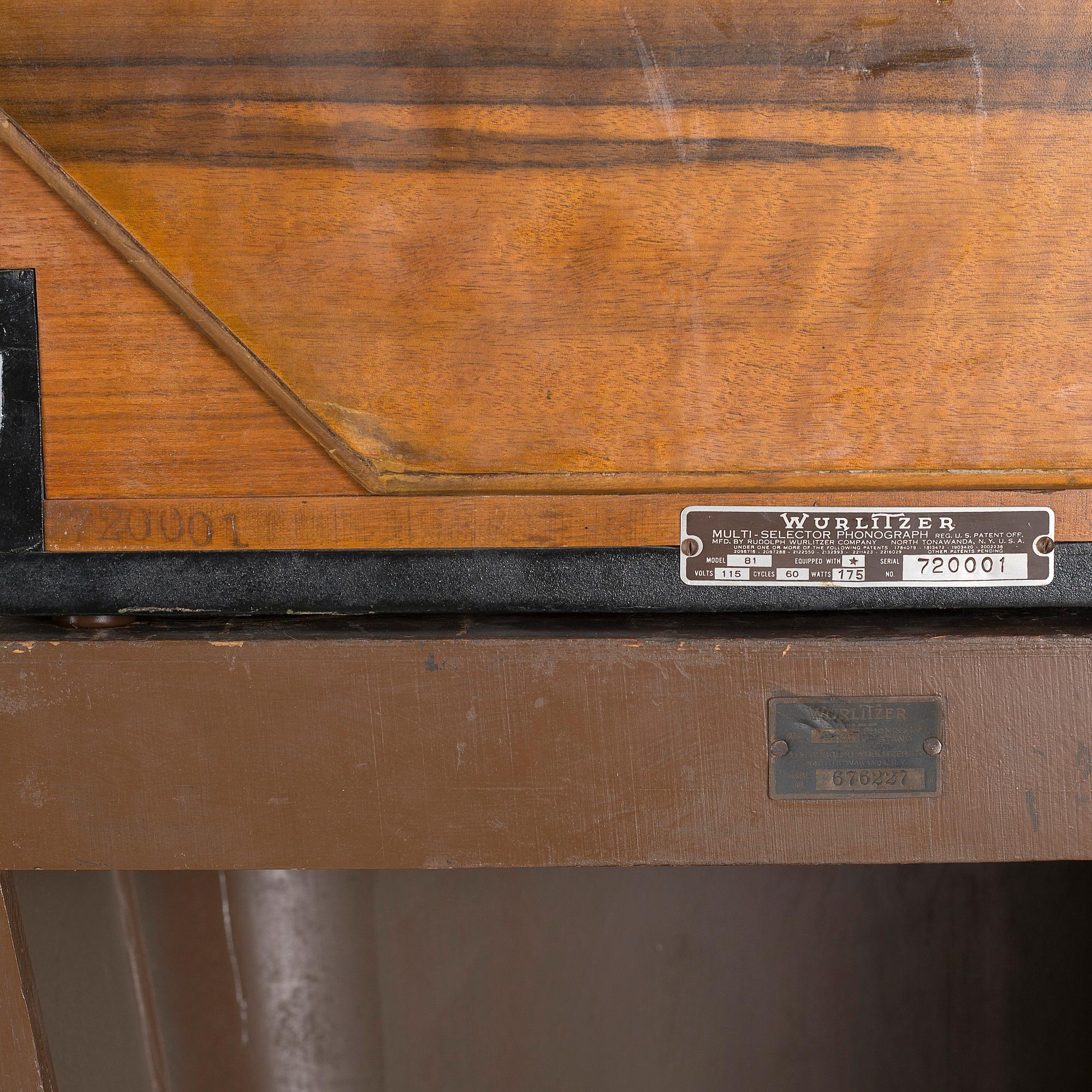 JUKEBOX, Wurlitzer Model 81, on original wooden stand "Mae West".