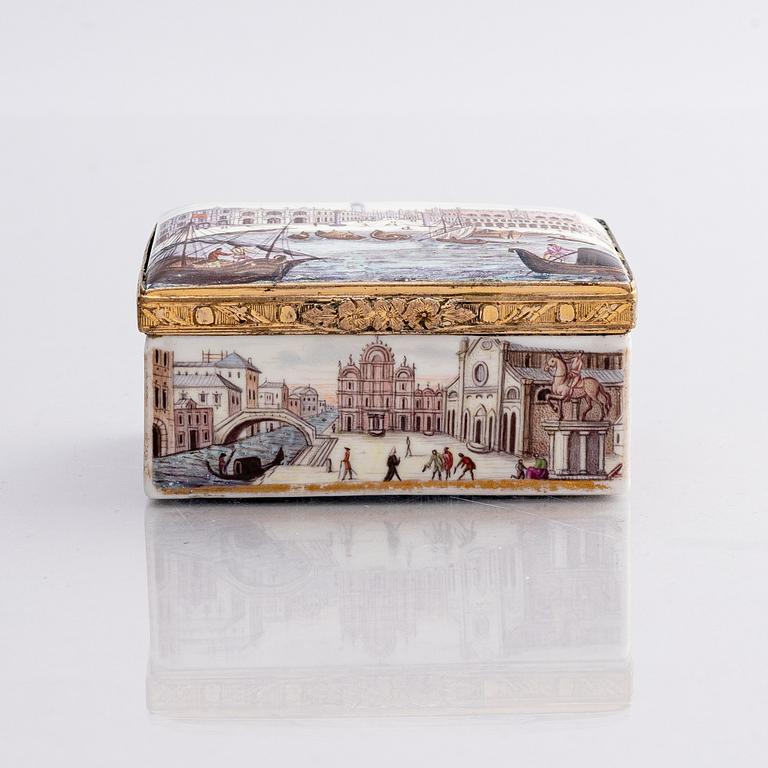 Box, porcelain, probably Germany 17th/18th century, with Venetian motifs.