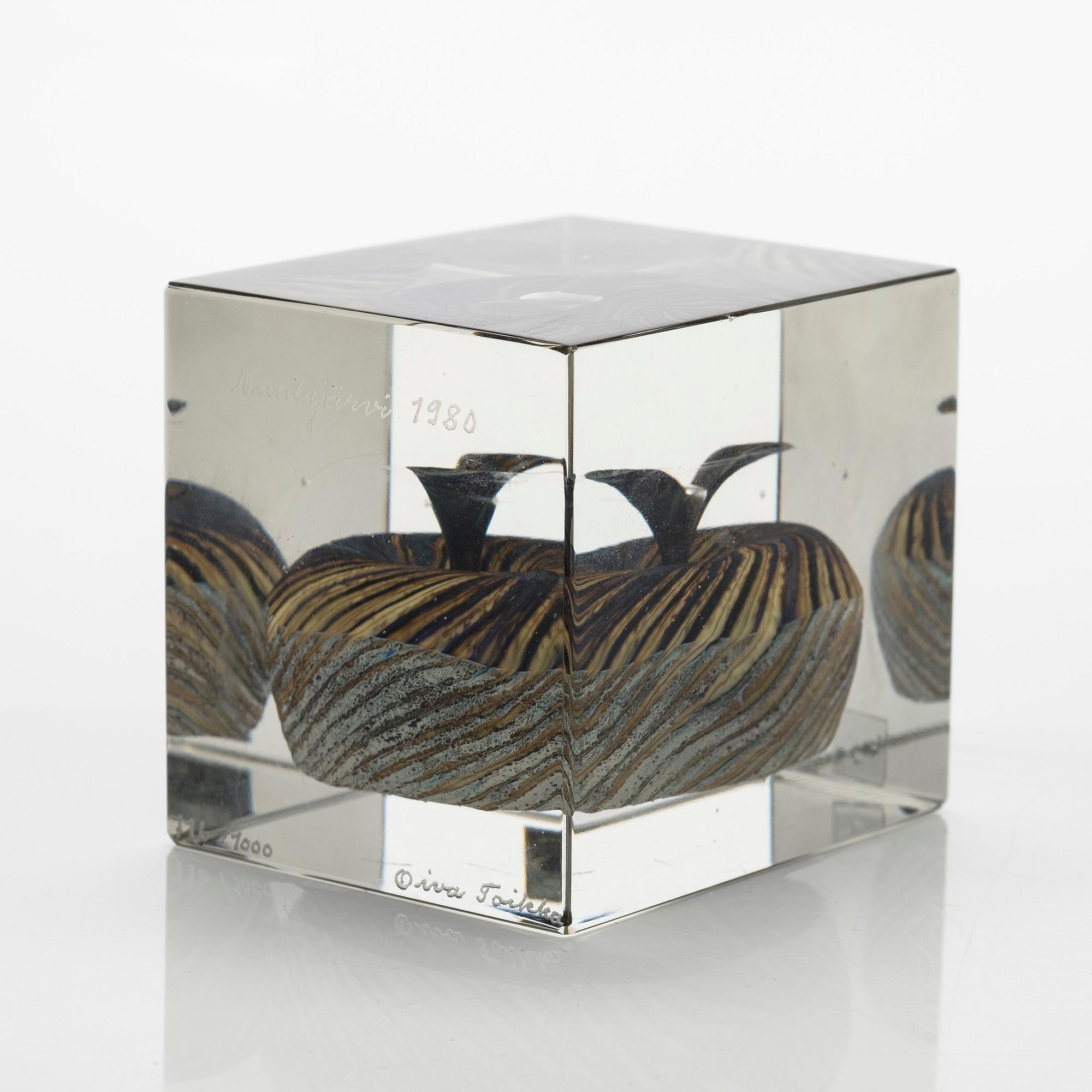 Oiva Toikka, vuosikuutio, signeerattu Oiva Toikka, Nuutajärvi 1980, numeroitu 716/1000.