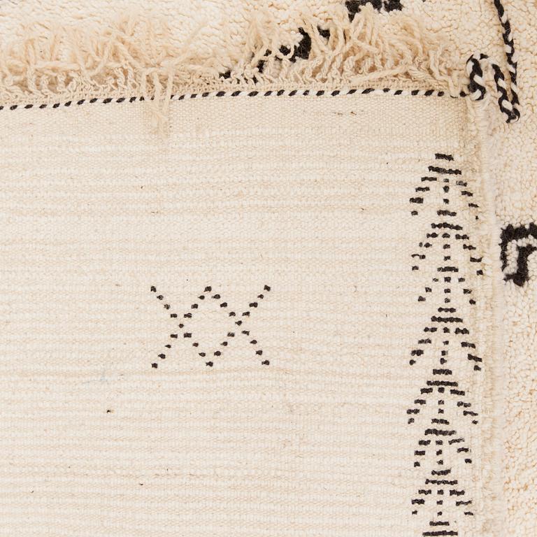 A MOROCCAN BENI OURAIN CARPET. Circa 490x305 cm.