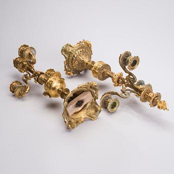 KANDELABRAR, ett par, förgylld mässing, 1800-talets senare hälft.