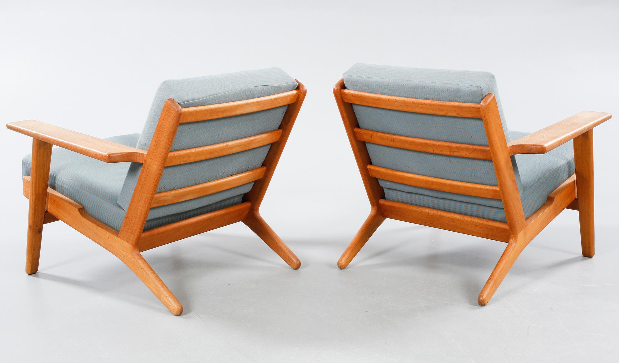 A pair of chairs, model GE 290, designed by Hans J. Wegner 1953, made in the second half of the 20th century.