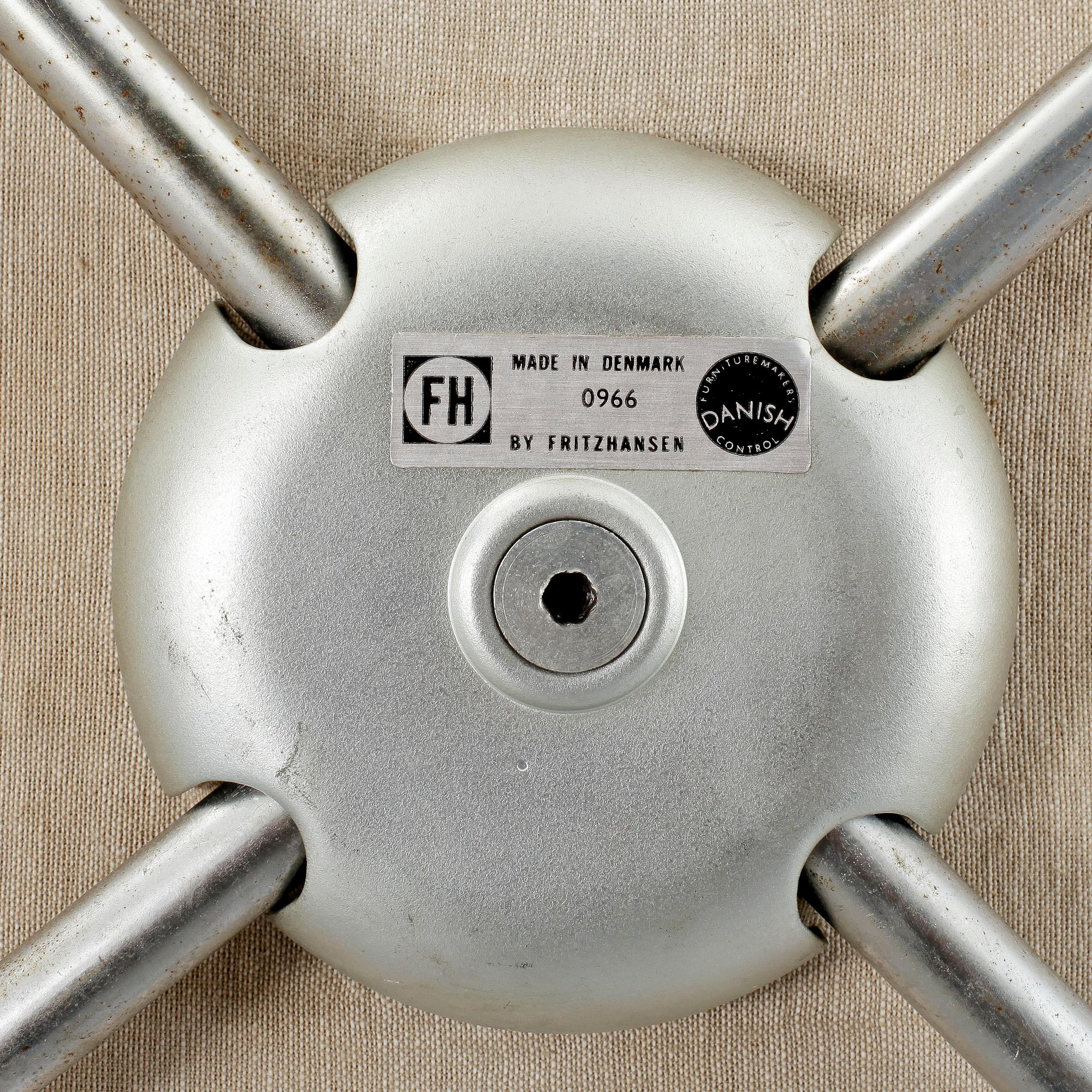 KARMSTOL, "Sjuan", Arne Jacobsen, Fritz Hansen, detta exemplar tillverkat 1966. Märkt undertill 0966.