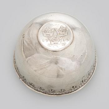 A silver tumbler with inset Swedish coin dated 1713.