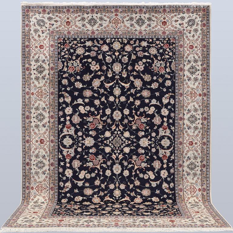Carpet, Isfahan with silk elements, 300 x 203 cm.